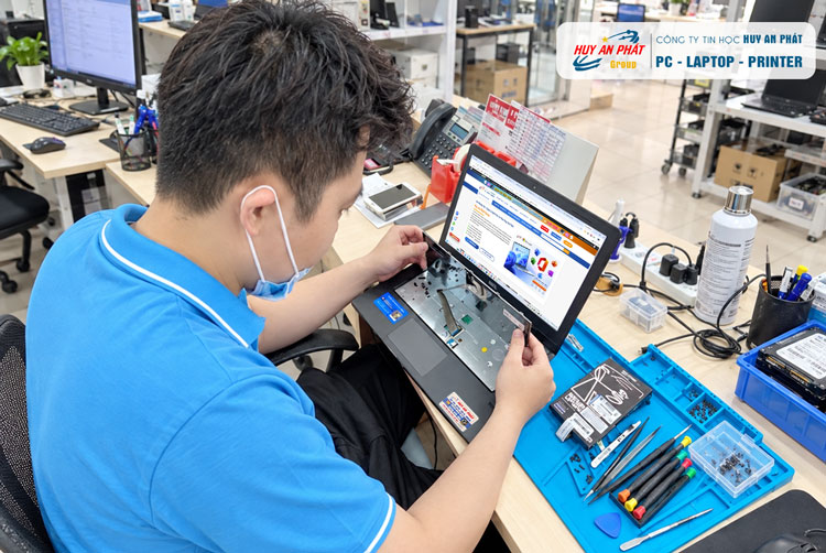 Thay Màn Hình Laptop Quận 7 Tại Nhà Xem Lấy Ngay Giá Rẻ 7 Kỹ thuật sửa chữa Laptop