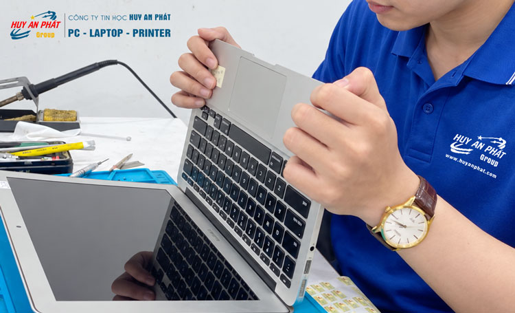 Sửa chữa thay màn hình Macbook