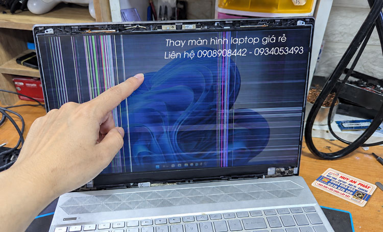Thay Màn Hình Laptop Quận 7 Tại Nhà Xem Lấy Ngay Giá Rẻ 2 Thay màn hình Laptop HP bị sọc