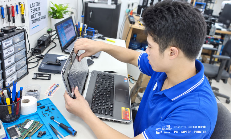Thay Màn Hình Laptop Quận 3 Zin Lấy Ngay Giá Rẻ Tiệm Gần Đây 6 Kỹ thuật thay màn hình laptop Dell Huy An Phát